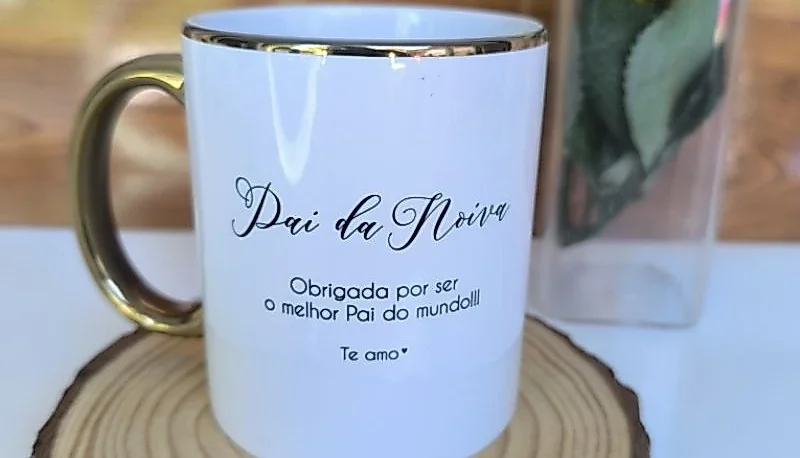 Caneca com Borda e Alça Douradas Personalizada