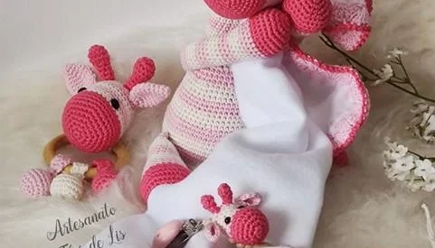 Kit Baby em Crochê com Naninha - Tema Girafa