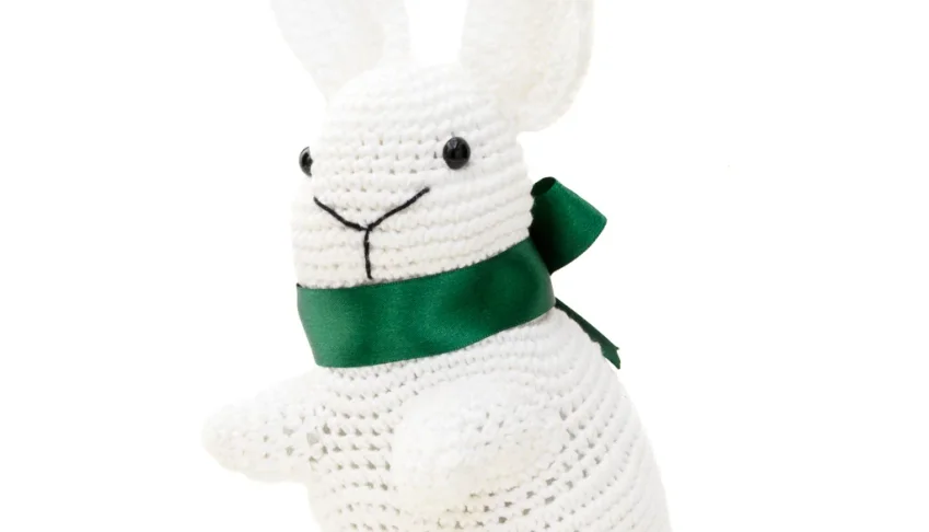 Coelho com Laço em Amigurumi