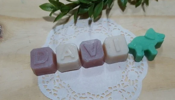 Sabonete Nome 4 Letras e Dino