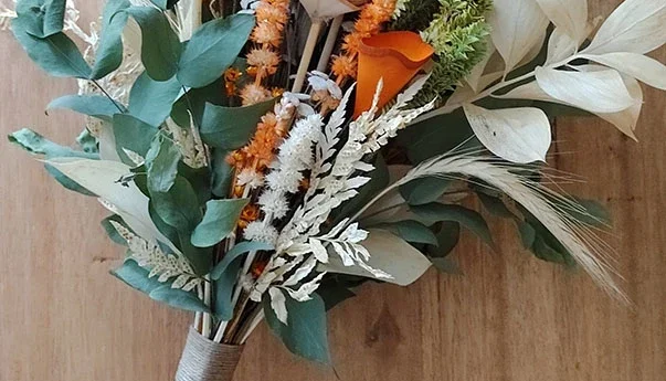 Buque com flores desidratadas - Laranja