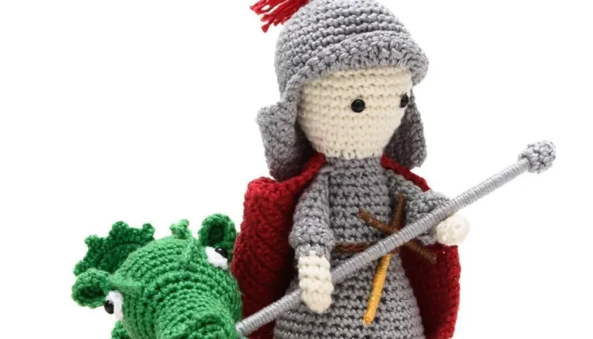São Jorge e o dragão em amigurumi