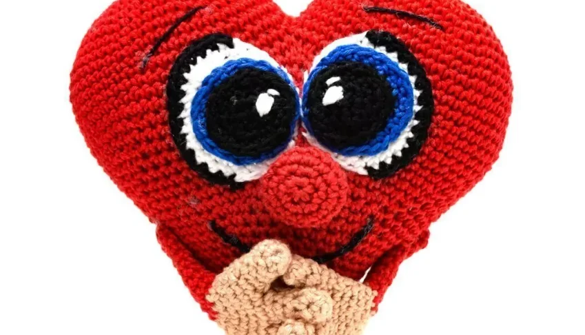 Coração apaixonado em amigurumi
