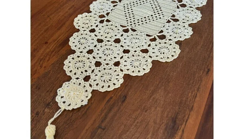 Caminho de Mesa em Crochê