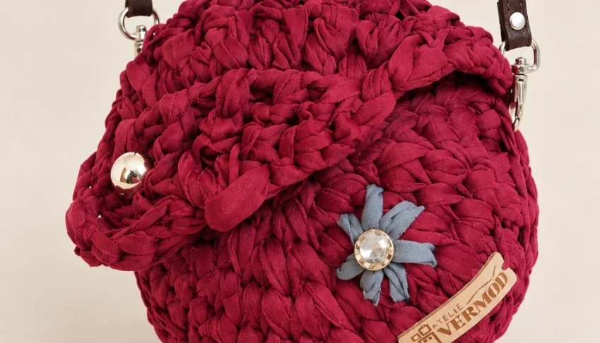Bolsa de crochê Via Láctea vermelha