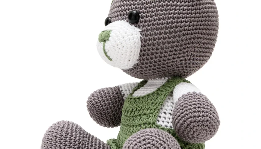 Urso de Jardineira Verde em Amigurumi