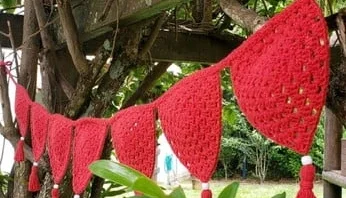 Varal de Bandeirinhas em Crochê