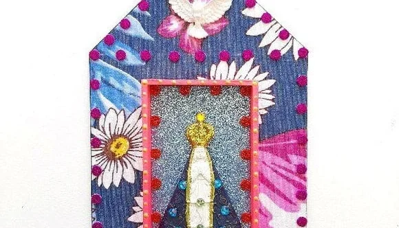 Capelinha de Madeira e Chita "N. S. Aparecida"