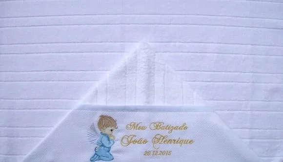 Toalha Aveludada com Capuz para Batizado Personalizada