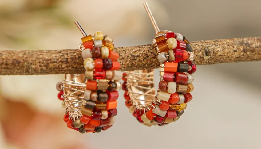 Brinco Artesanal de Argola com Miçangas
