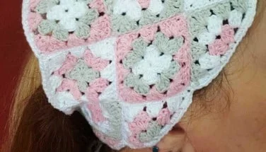 Bandana de Cabelo em Crochê Quadradinhos