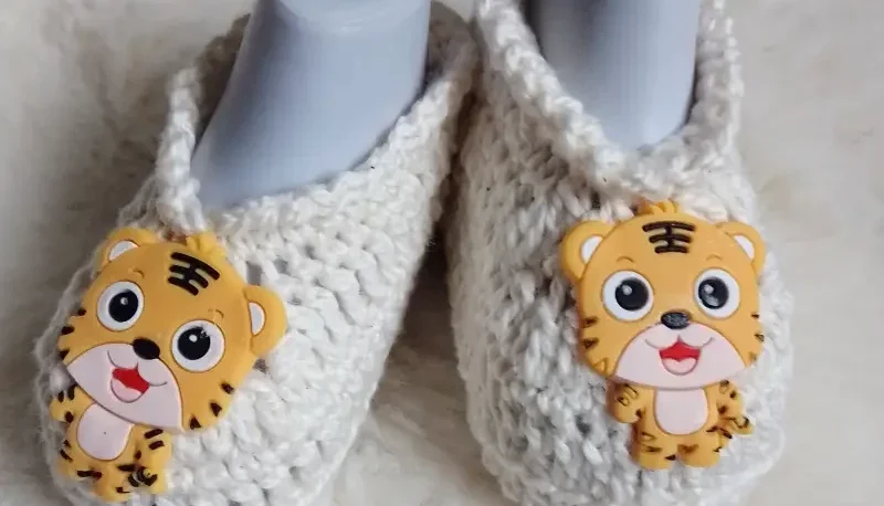 Sapatinho de Crochê com Aplique para Bebê