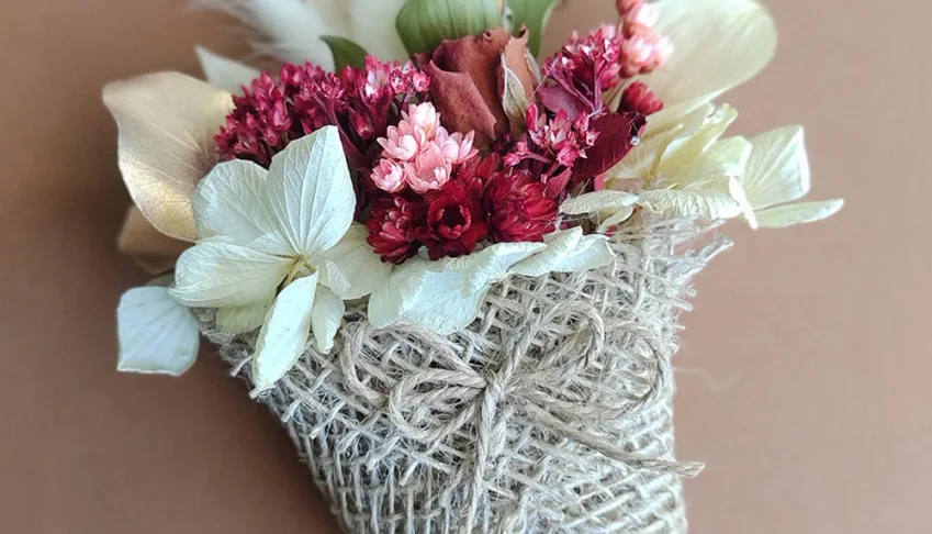 Vasinho com Flores Secas e Ímã - Marsala
