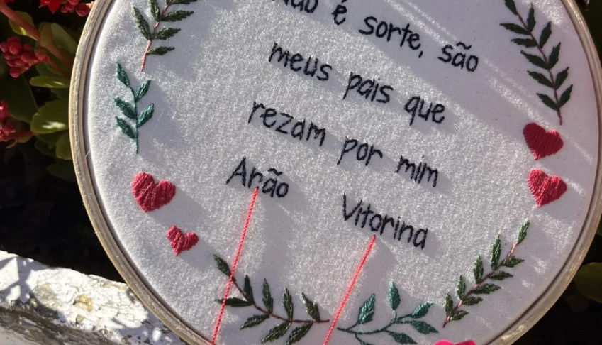 Presente católico - bordado em bastidor
