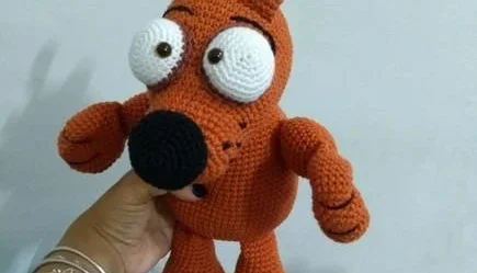 Cachorrinho Linguiça Amigurumi