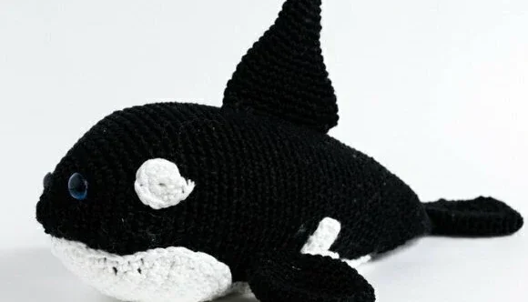 Orca peso de porta em amigurumi