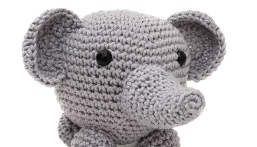 Elefante bola em amigurumi