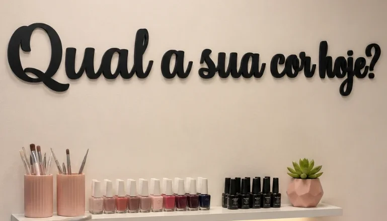 Frase Qual a Sua Cor Hoje em MDF Preto 80 x 10 cm
