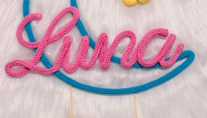 Nome na Lua com Estrela personalizado em Tricotin