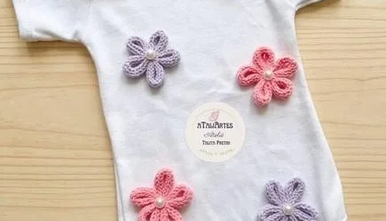 Body com Flores de Tricotin Personalizado