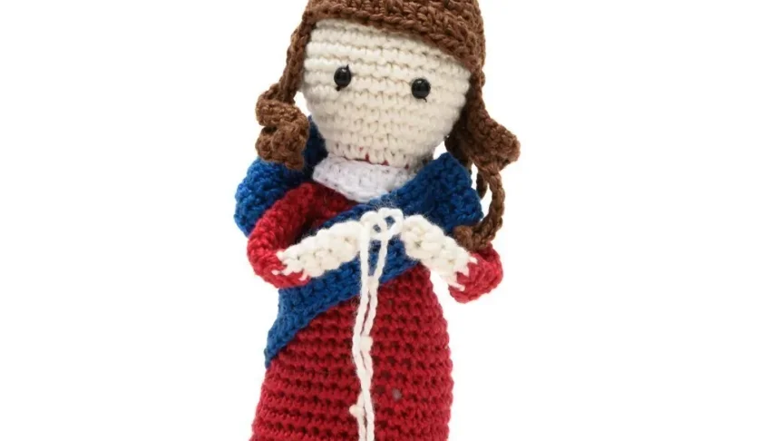 Nossa Senhora Desatadora de nós em amigurumi