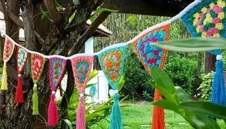 Varal de Bandeirinhas em Crochê