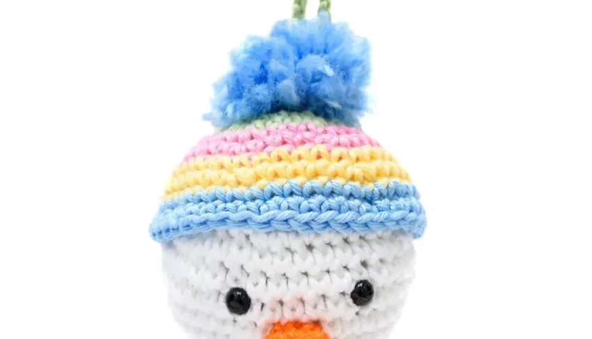 Bola de Natal pinguim em amigurumi