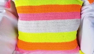 Capa de Almofada Dupla Face Neon em Crochê