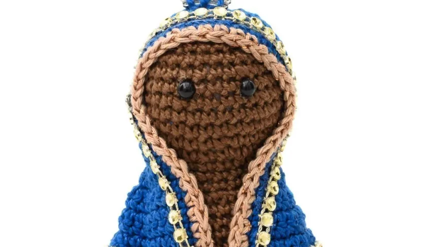Mini Nossa Senhora Aparecida em amigurumi
