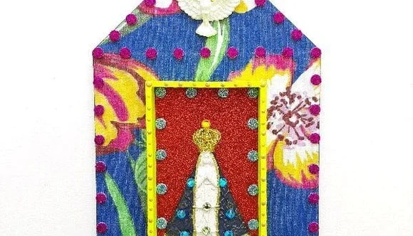 Capelinha de Madeira e Chita "N. S. Aparecida"