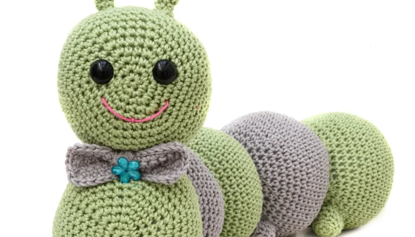Centopéia Cinza em amigurumi