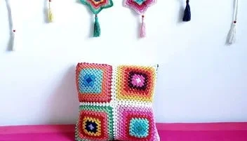 Kit Decoração Capa de Almofada/ Varal de Estrelas em Crochê