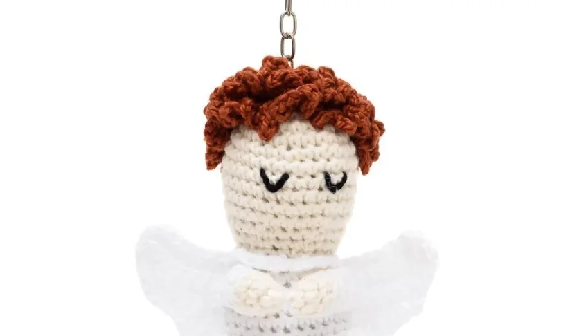 Anjo Branco de Cabelo Castanho em Amigurumi