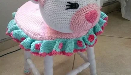 Capa para banquinho em croche