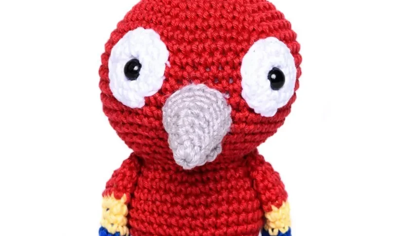 Papagaio Vermelho em Amigurumi