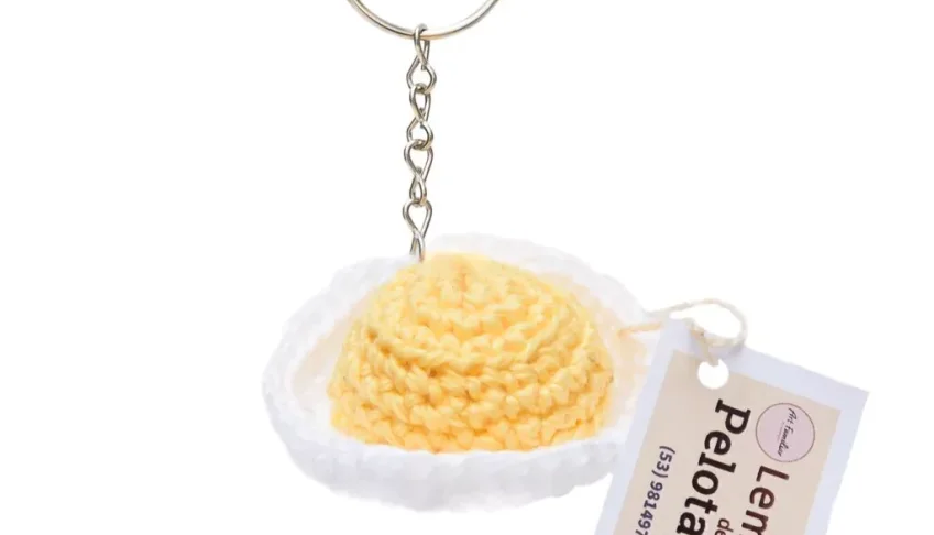 Chaveiro mini Quindim em amiguruimi
