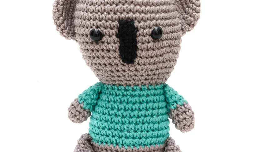 Coala de Camisa Verde em Amigurumi