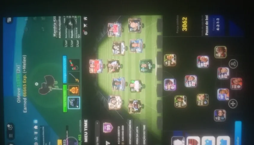 Combo 3 contas , ( pes , fifa móbile e roblox.)