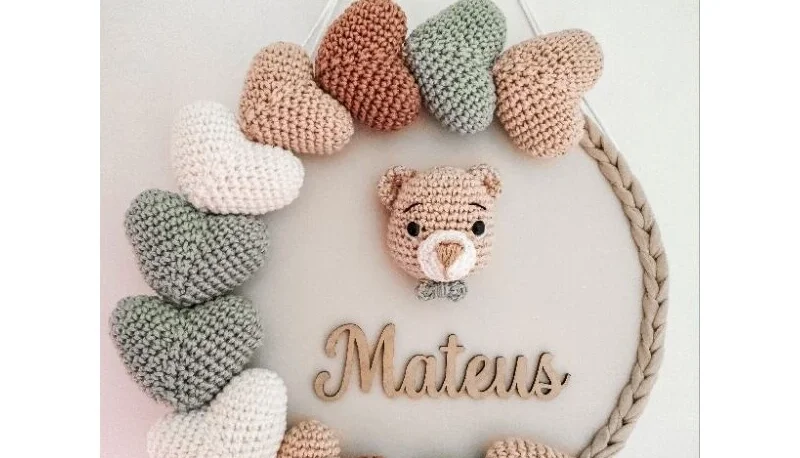 Enfeite Porta Maternidade em Amigurumi