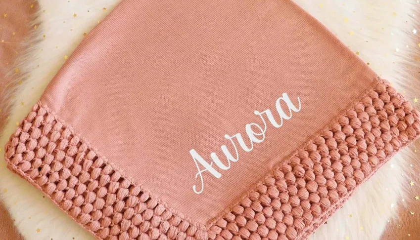 Manta de Bebê em Crochê Personalizada