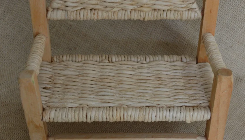 Banquinho de Palha (boneca) - Namoradeira