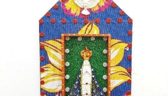 Capelinha de Madeira e Chita "N. S. Aparecida"