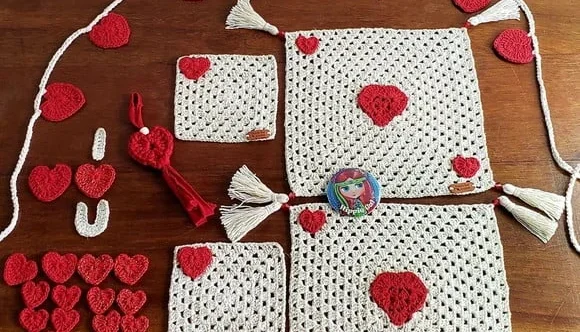 Kit Decorativo do Amor em Crochê