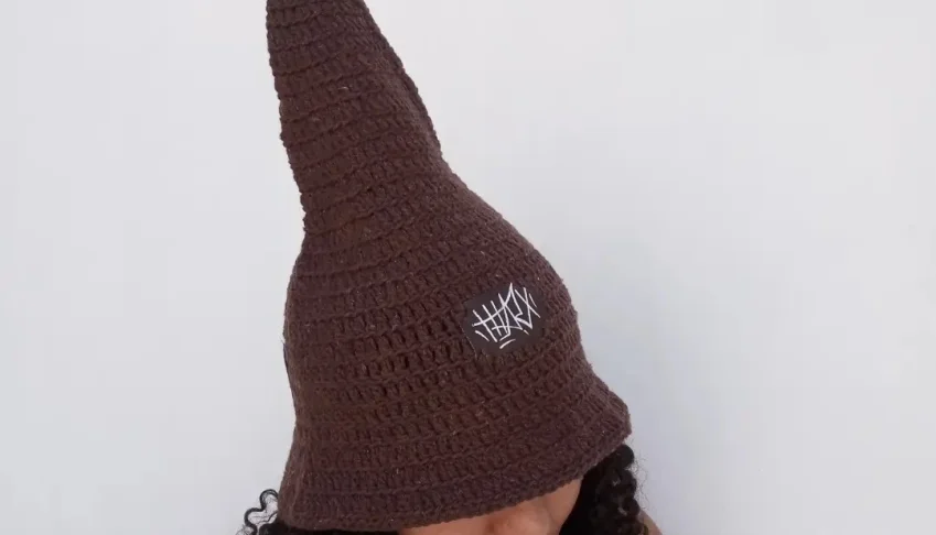 Chapéu de bruxa marrom básico