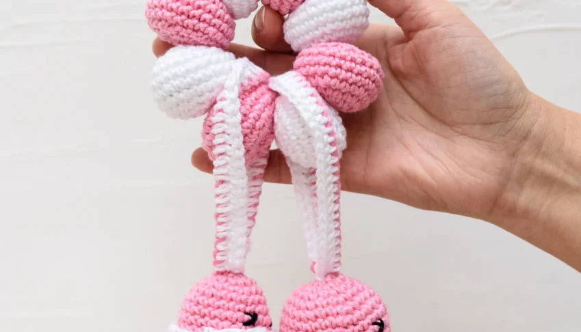 Chocalho de Bebê Amigurumi Crochê Rosa
