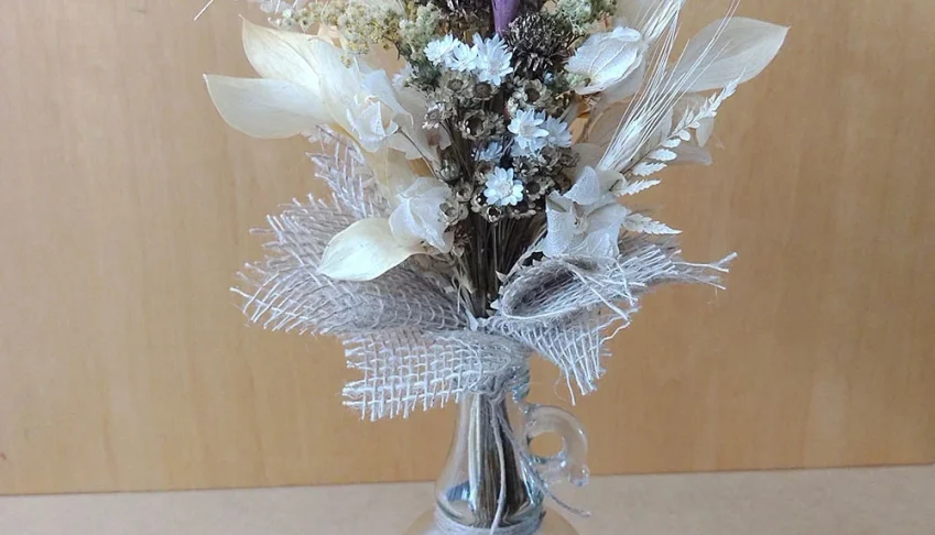 Arranjo com flores desidratadas - Marrom