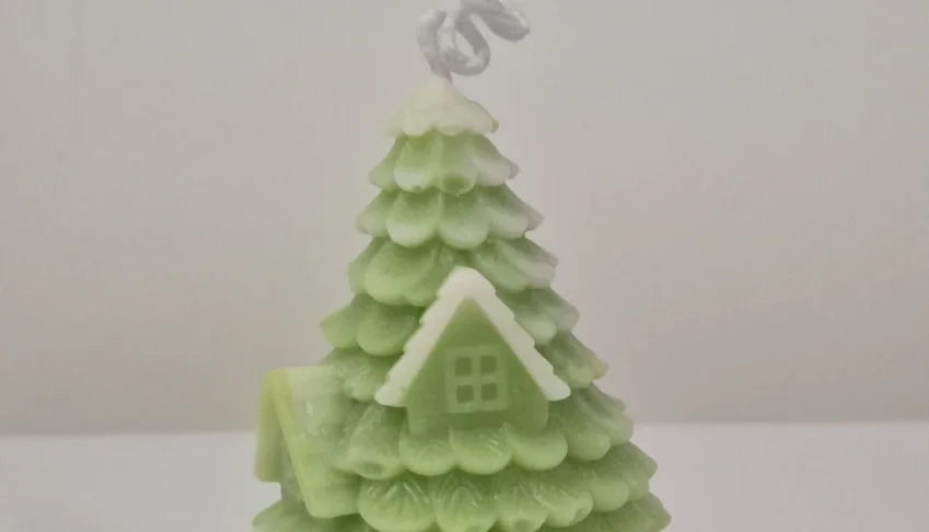 Vela Natalina Decorativa Árvore com Casa - Aromas