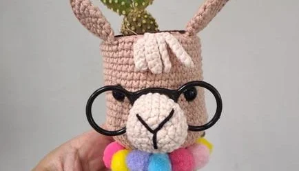 Cachepô para cactos e suculentas Lhama em crochê