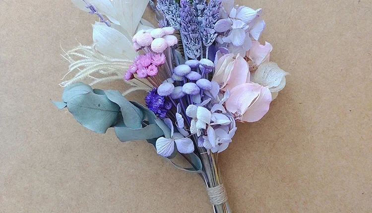 Mini buque com lavanda desidratadas (25cm)