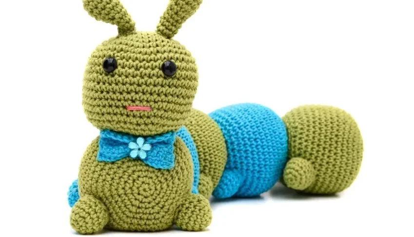Centopéia peso de porta em amigurumi